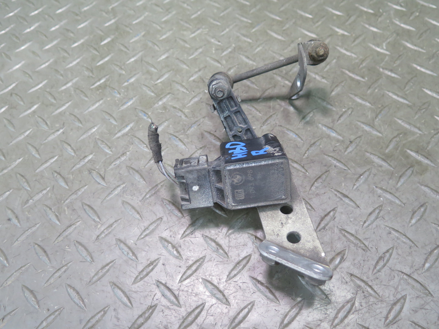 01-06 BMW E46 330Ci Rear Right Suspension Height Level Sensor 1093698 OEM