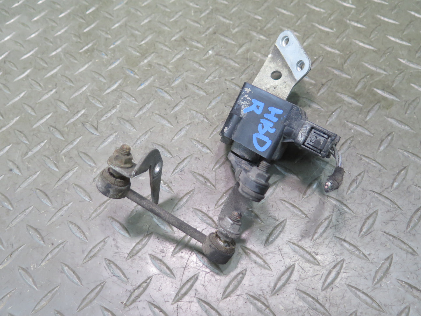 01-06 BMW E46 330Ci Rear Right Suspension Height Level Sensor 1093698 OEM