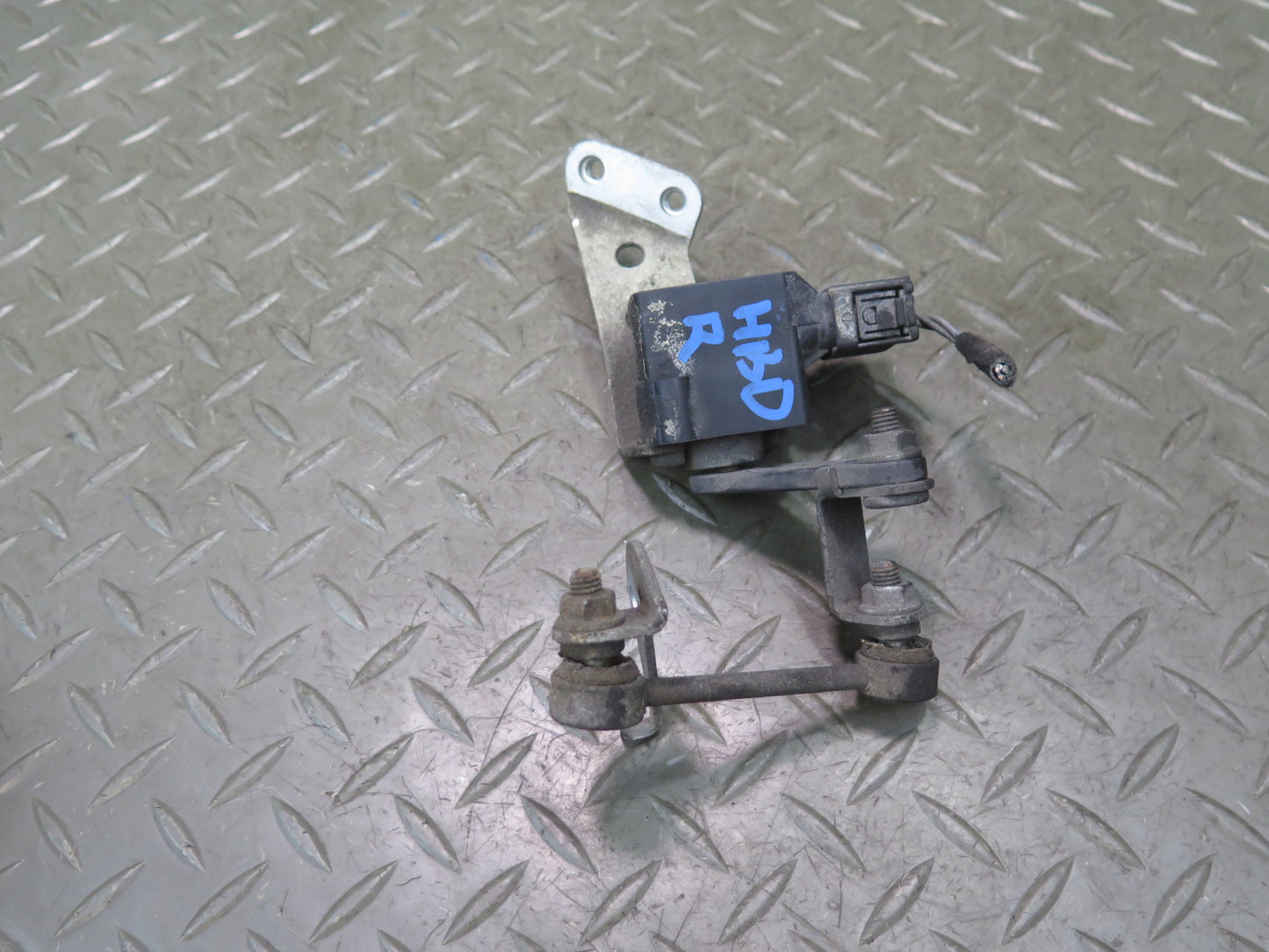 01-06 BMW E46 330Ci Rear Right Suspension Height Level Sensor 1093698 OEM