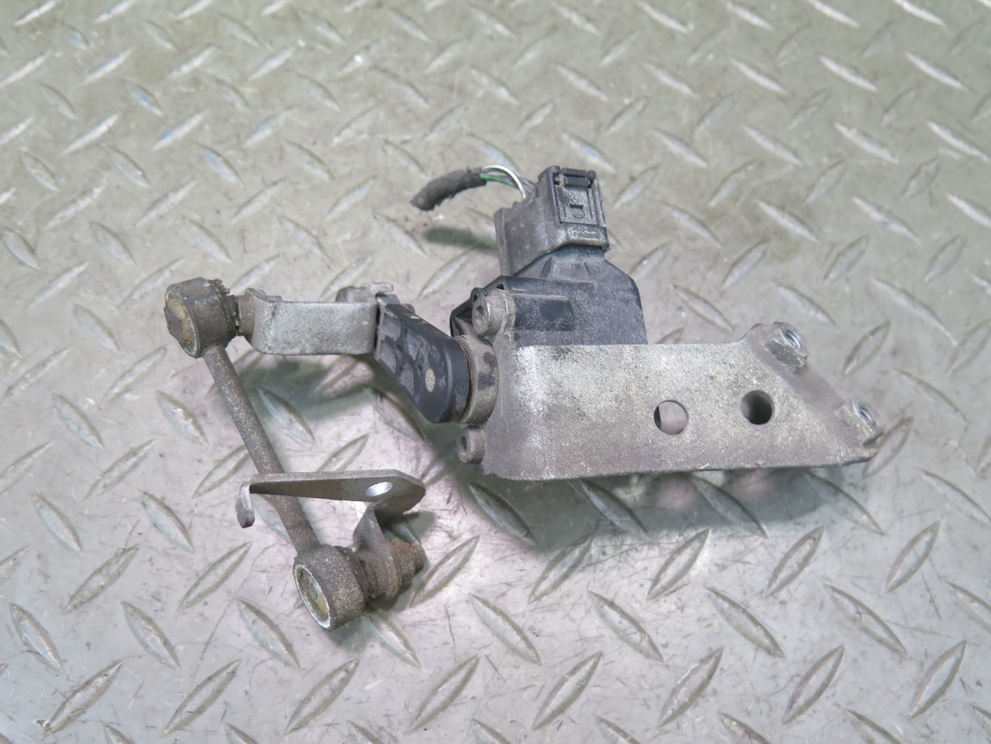 01-06 BMW E46 330Ci Rear Right Suspension Height Level Sensor 1093698 OEM