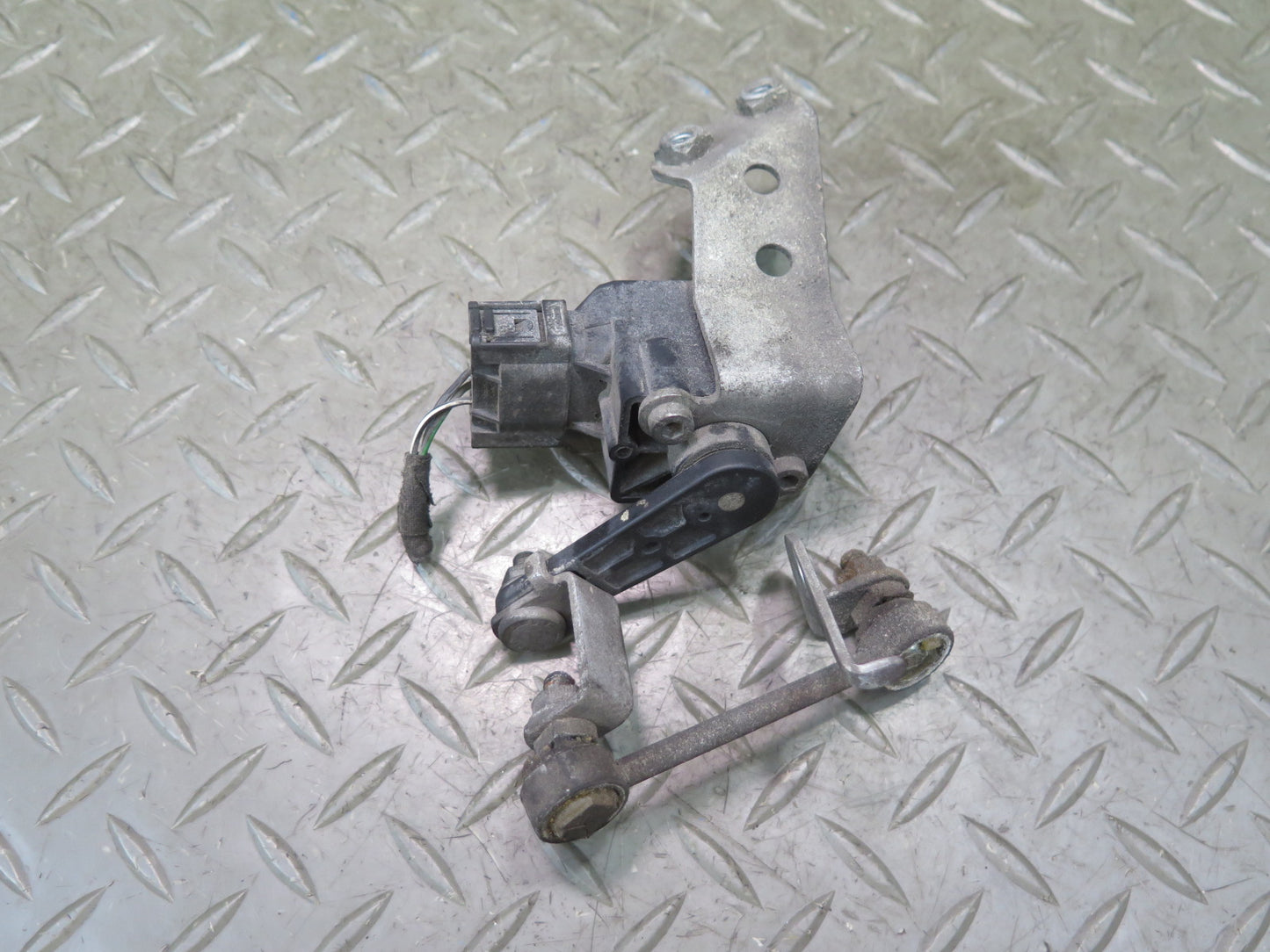 01-06 BMW E46 330Ci Rear Right Suspension Height Level Sensor 1093698 OEM