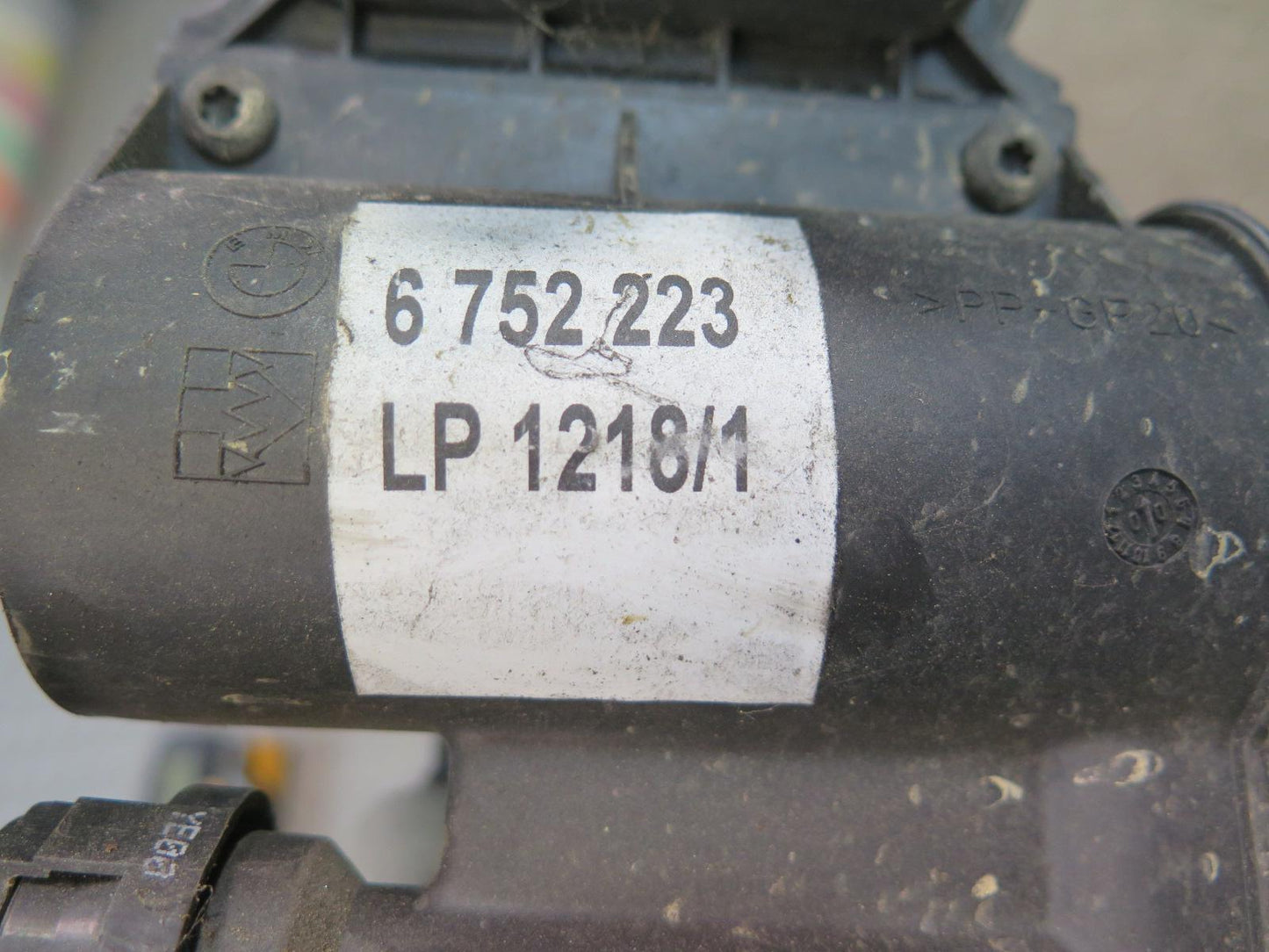 01-06 BMW E46 330Ci M54 Fuel Evap Vapor Charcoal Canister w Leak Pump OEM