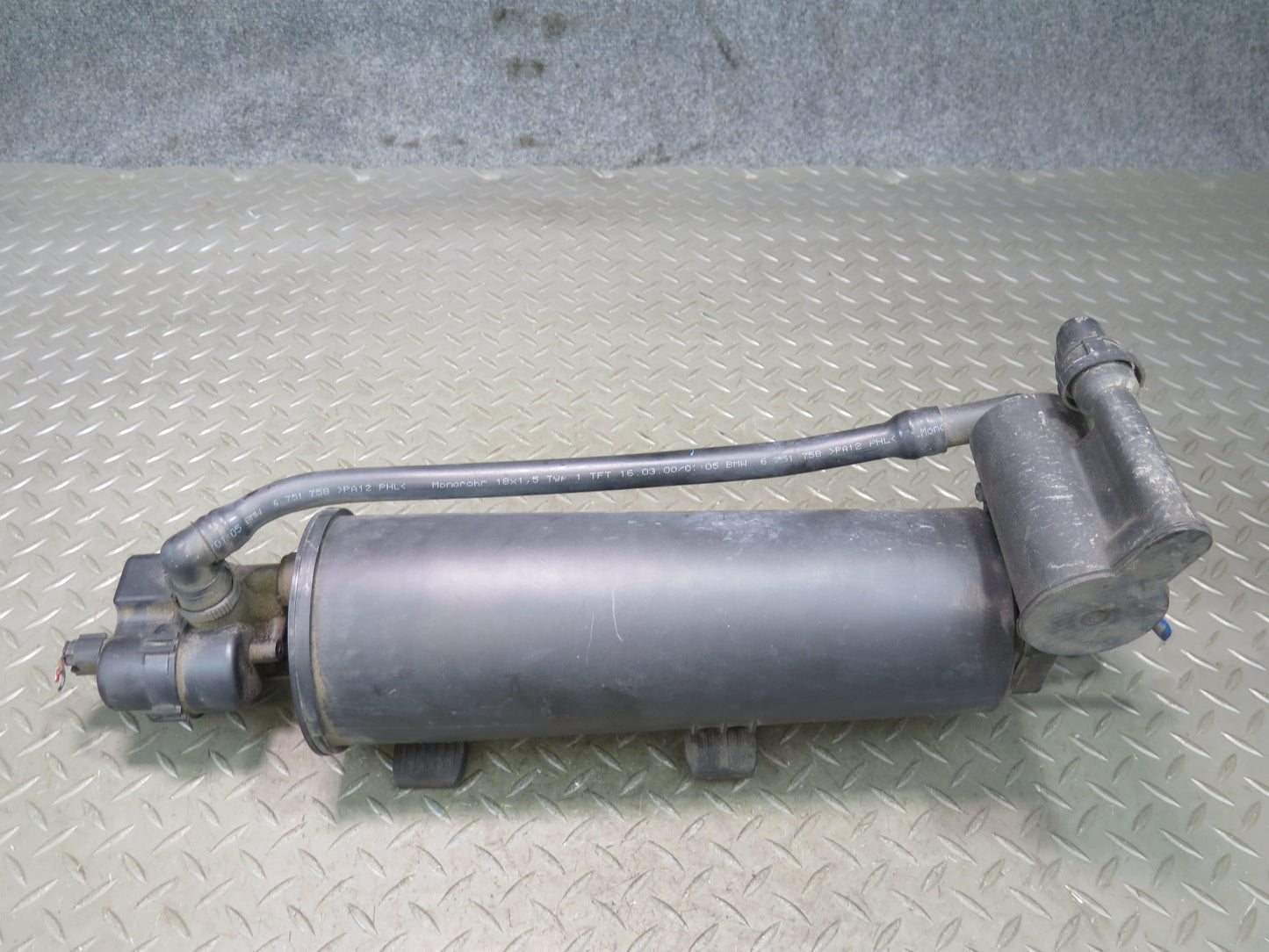 01-06 BMW E46 330Ci M54 Fuel Evap Vapor Charcoal Canister w Leak Pump OEM