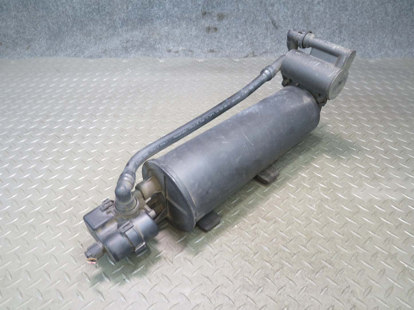 01-06 BMW E46 330Ci M54 Fuel Evap Vapor Charcoal Canister w Leak Pump OEM