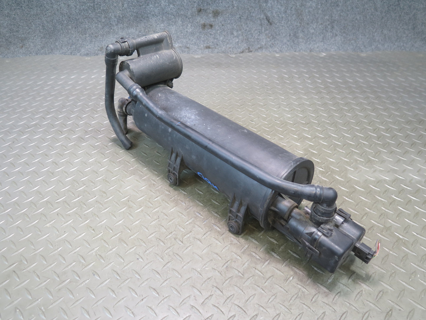 01-06 BMW E46 330Ci M54 Fuel Evap Vapor Charcoal Canister w Leak Pump OEM