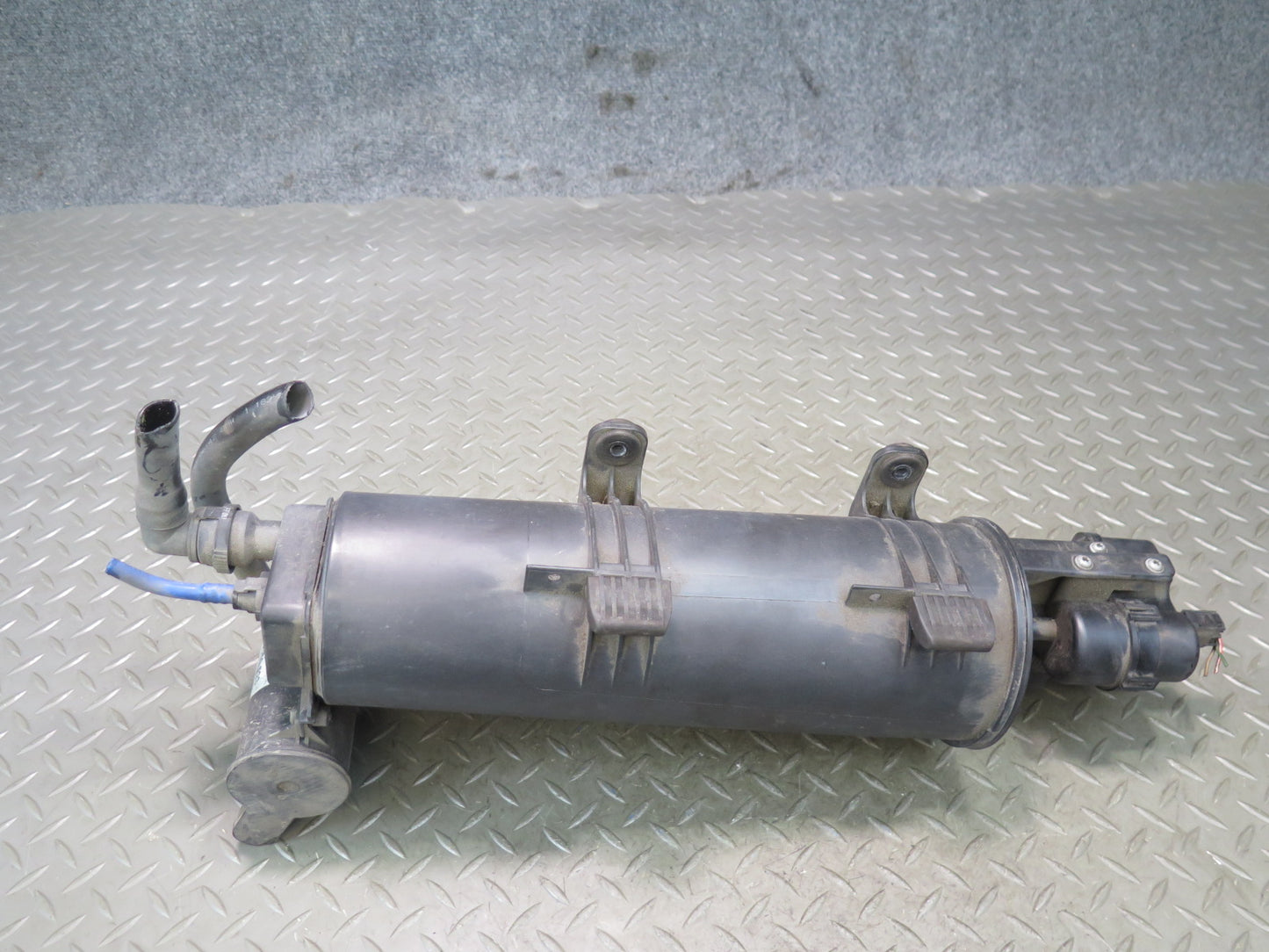 01-06 BMW E46 330Ci M54 Fuel Evap Vapor Charcoal Canister w Leak Pump OEM