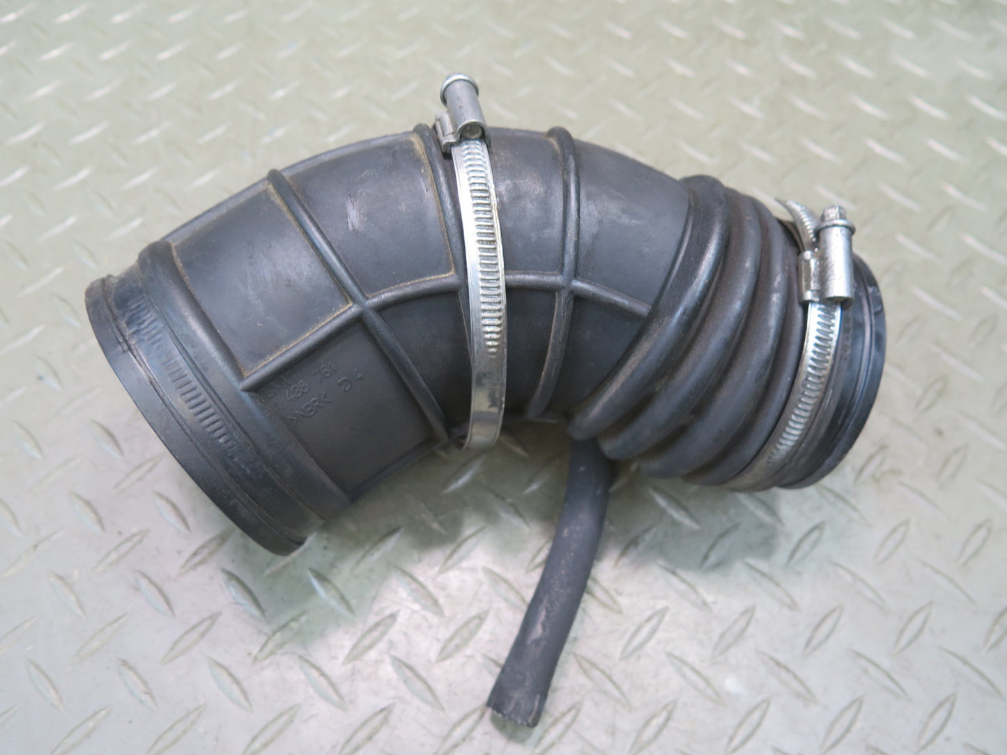 01-03 BMW E46 330Ci M54 3.0L Air Intake Duct Hose Boot Tube 1438761 OEM