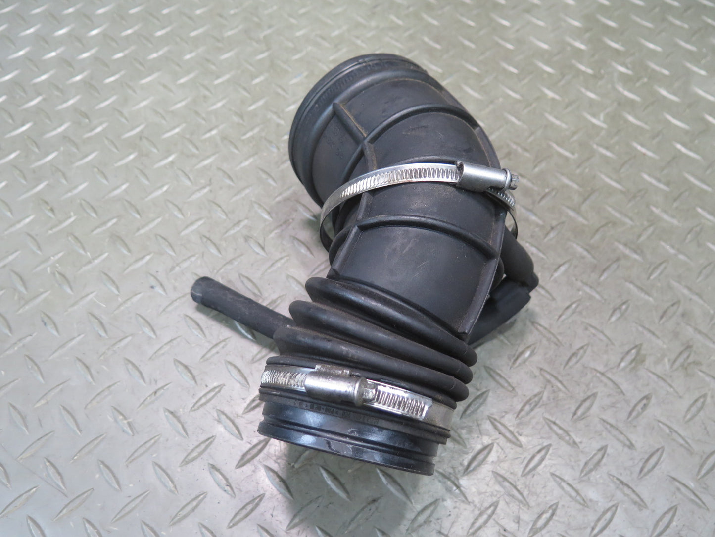 01-03 BMW E46 330Ci M54 3.0L Air Intake Duct Hose Boot Tube 1438761 OEM