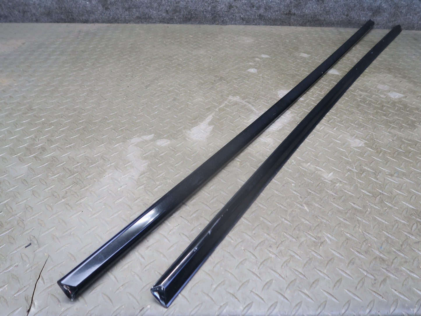01-06 BMW E46 330Ci 2-DOOR Fender Door Rear Quarter Trim Molding Set OEM