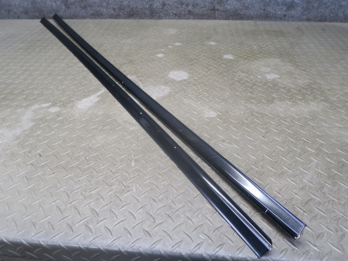 01-06 BMW E46 330Ci 2-DOOR Fender Door Rear Quarter Trim Molding Set OEM