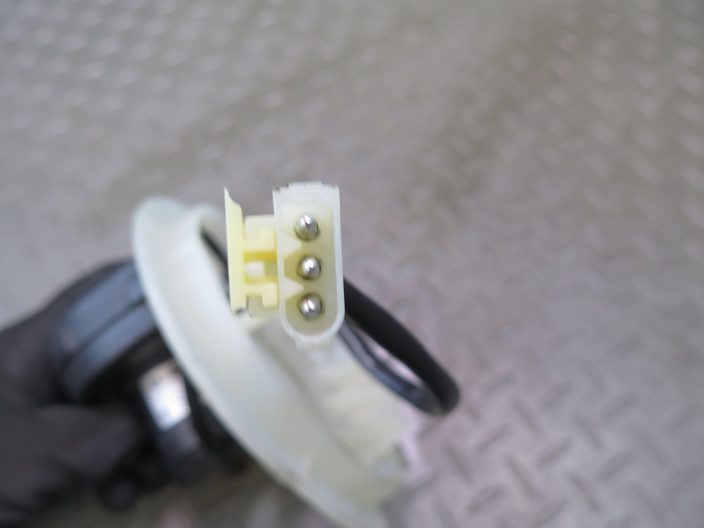 01-06 BMW E46 330Ci Engine ECU Computer Blower Motor Fan 1745182 OEM