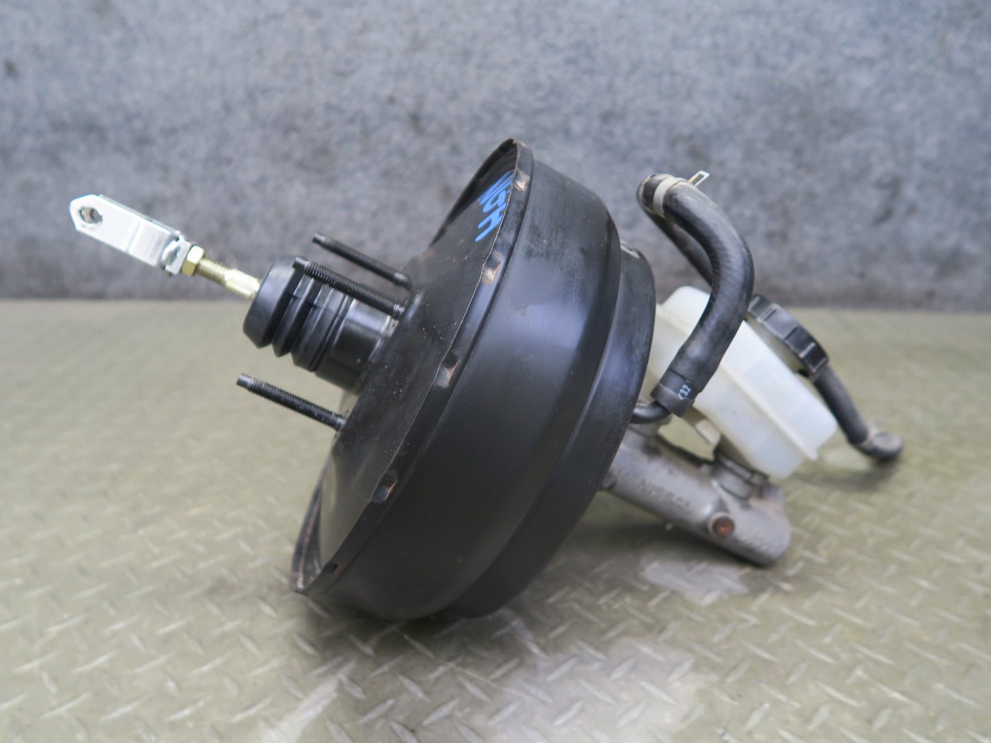 95-97 Nissan Gloria HY33 Turbo Brake Master Cylinder Booster Fluid Reservoir OEM
