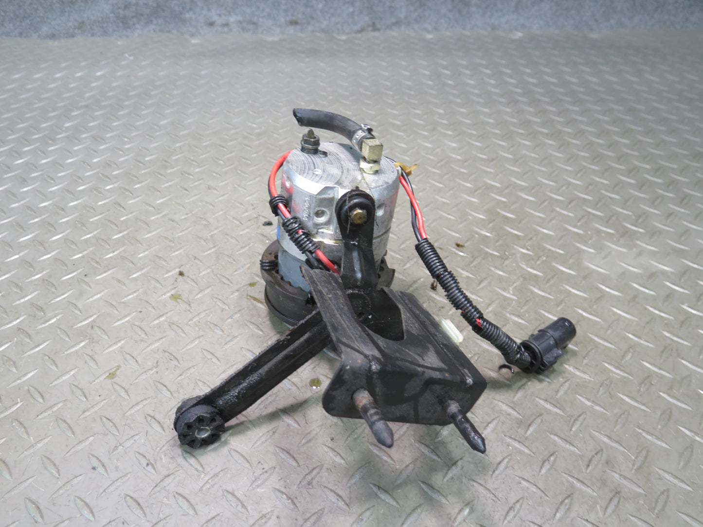 01-06 BMW E46 330Ci Brake ABS DSC Traction Control Pump OEM