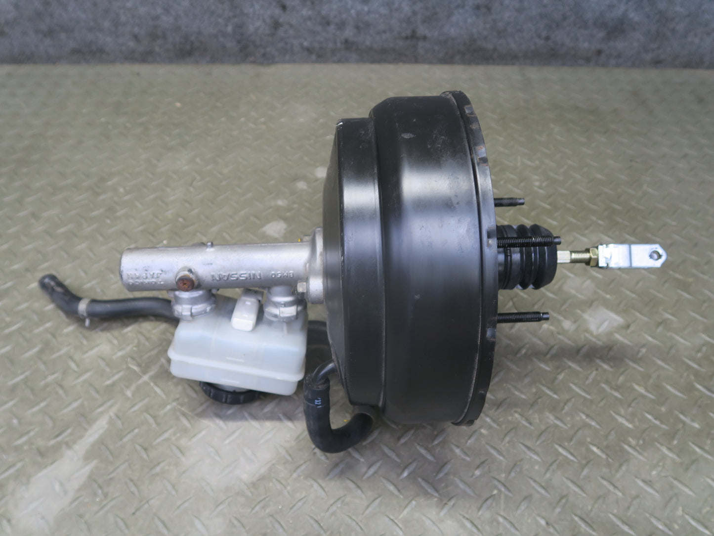95-97 Nissan Gloria HY33 Turbo Brake Master Cylinder Booster Fluid Reservoir OEM