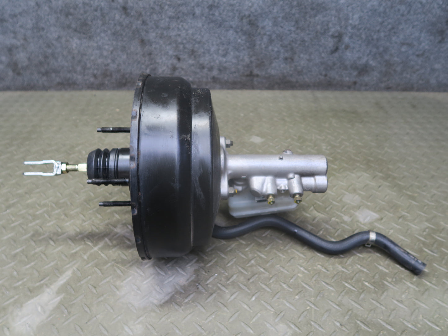 95-97 Nissan Gloria HY33 Turbo Brake Master Cylinder Booster Fluid Reservoir OEM