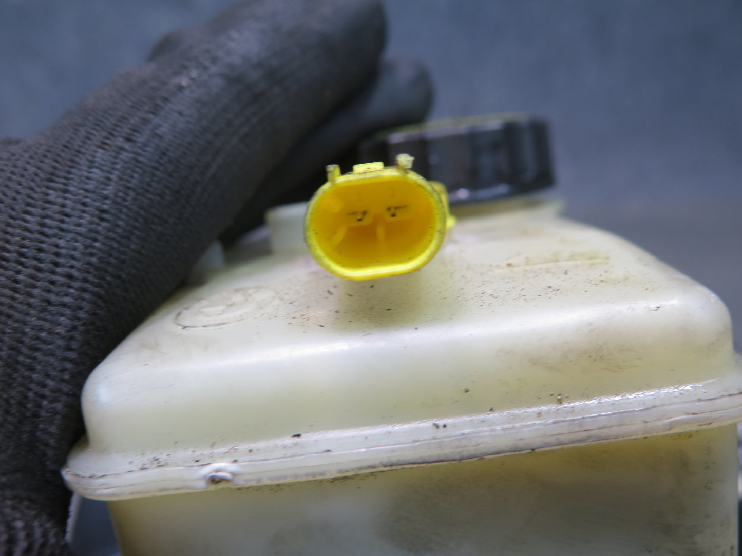 01-06 BMW E46 330Ci Brake Master Cylinder Booster Fluid Reservoir OEM