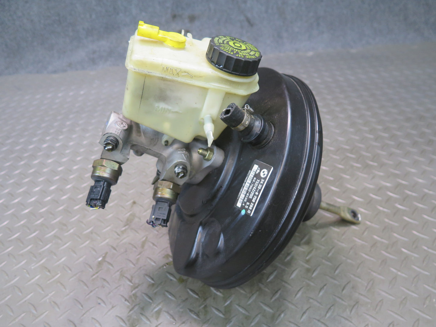 01-06 BMW E46 330Ci Brake Master Cylinder Booster Fluid Reservoir OEM