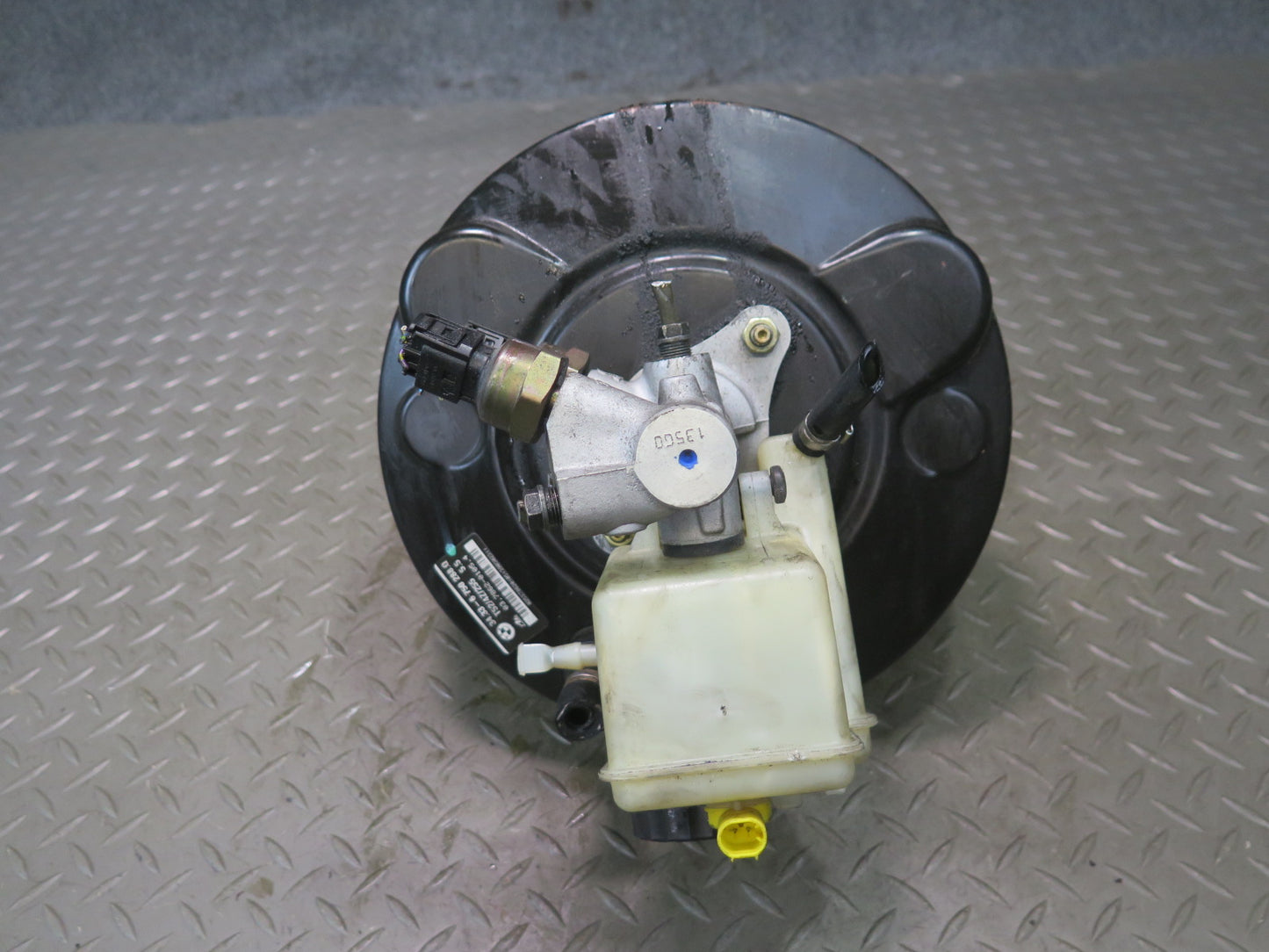 01-06 BMW E46 330Ci Brake Master Cylinder Booster Fluid Reservoir OEM