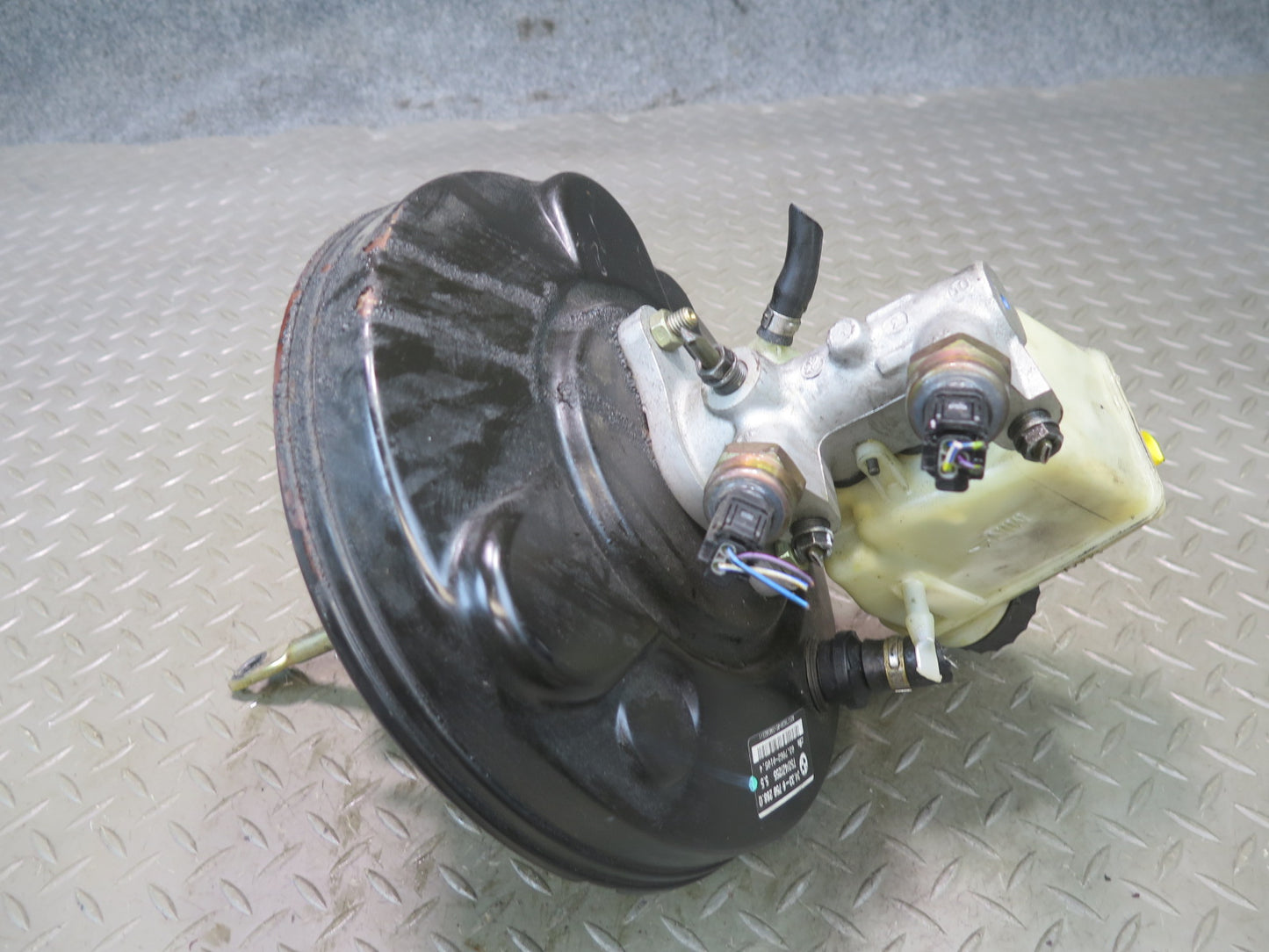 01-06 BMW E46 330Ci Brake Master Cylinder Booster Fluid Reservoir OEM