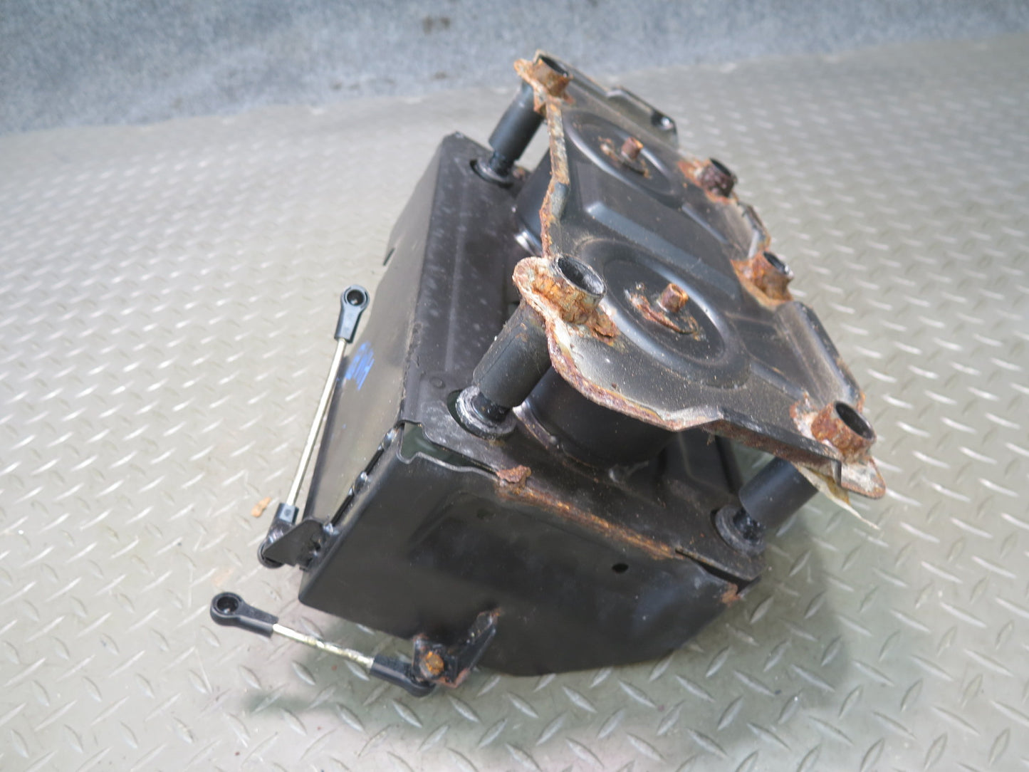 01-06 BMW E46 330Ci Convertible Battery Tray Vibration Absorber Bracket OEM