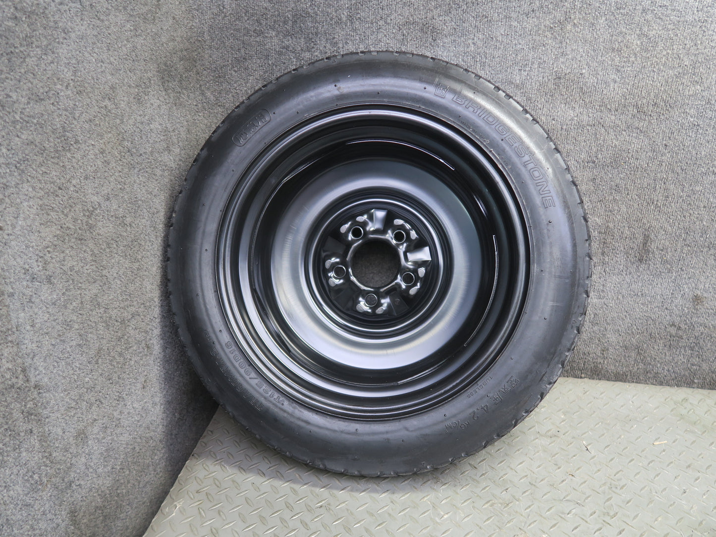 95-97 Nissan Gloria HY33 Spare Tire R16" Wheel 16x4T T125/90 40300-0P070 OEM