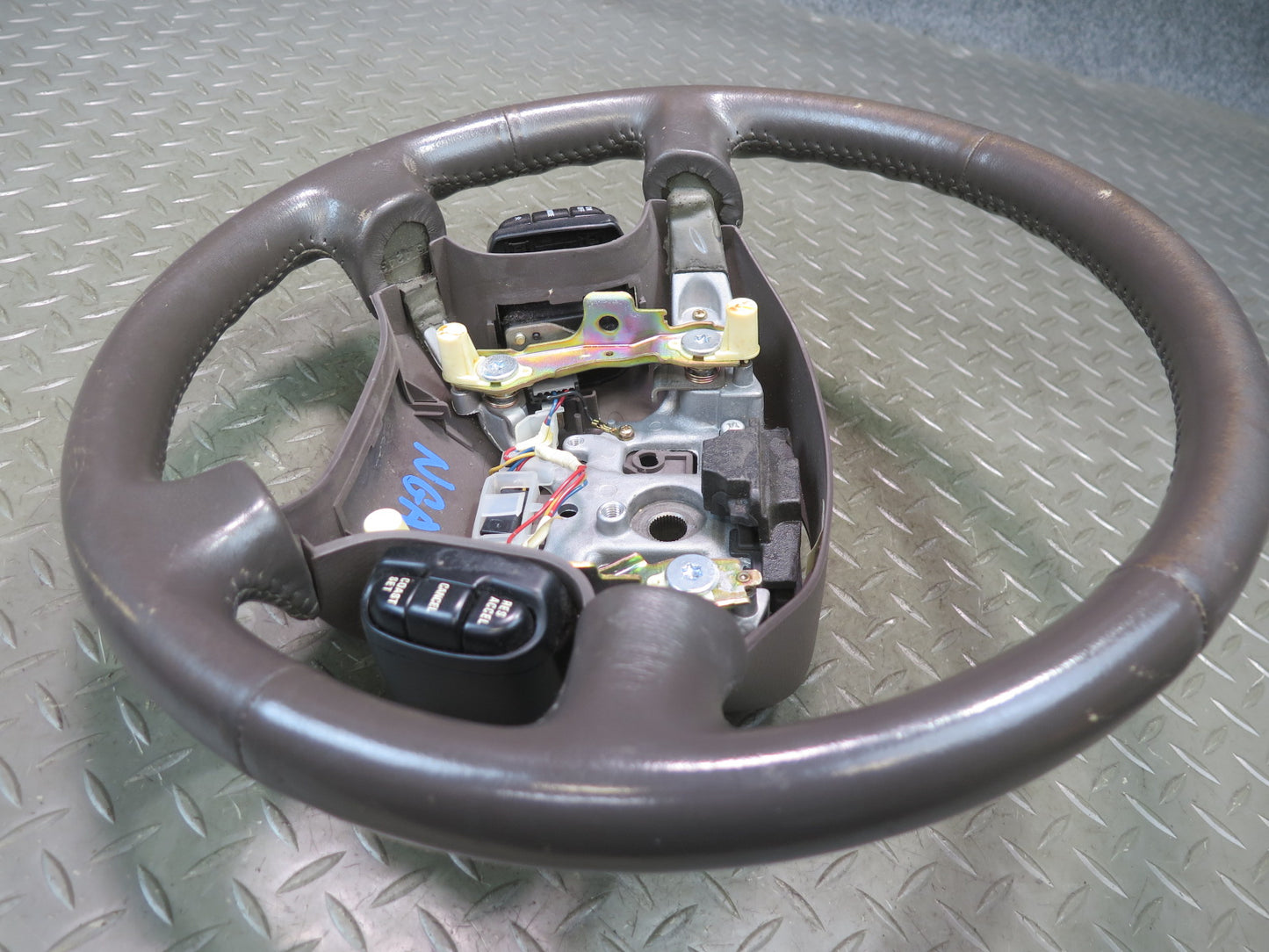 95-97 Nissan Gloria HY33 3.0L VIP Leather Steering w Cruise Switches Brown OEM