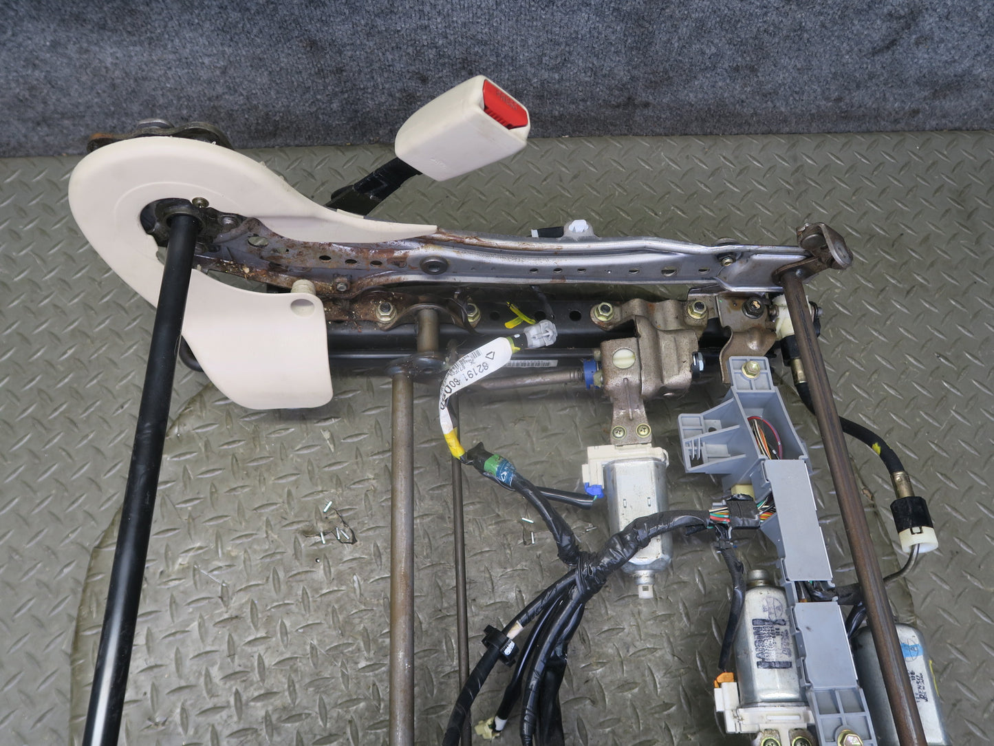 2003-2007 Lexus LX470 Front Right Passenger Side Lower Seat Track Frame W/ Motor