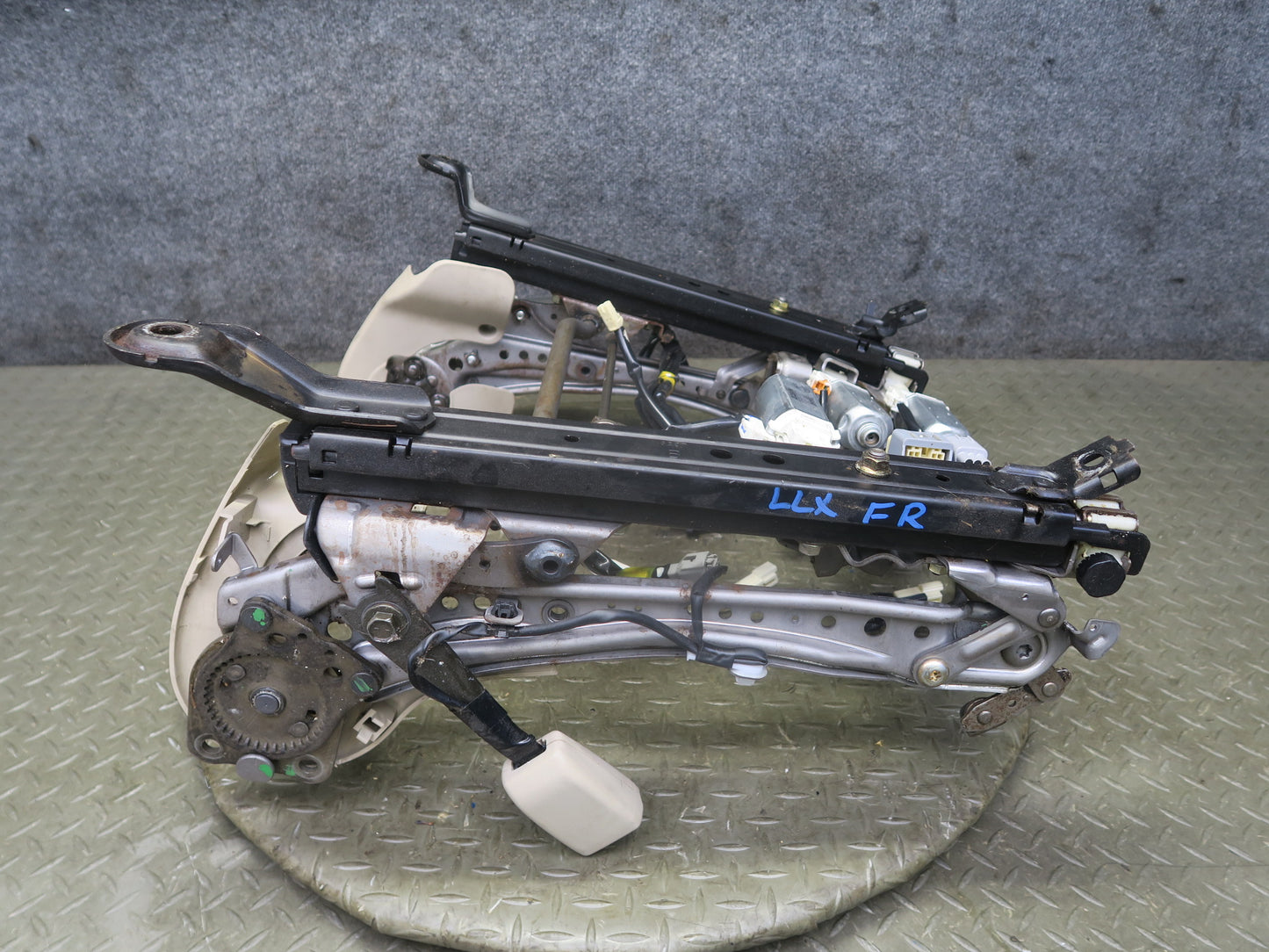 2003-2007 Lexus LX470 Front Right Passenger Side Lower Seat Track Frame W/ Motor
