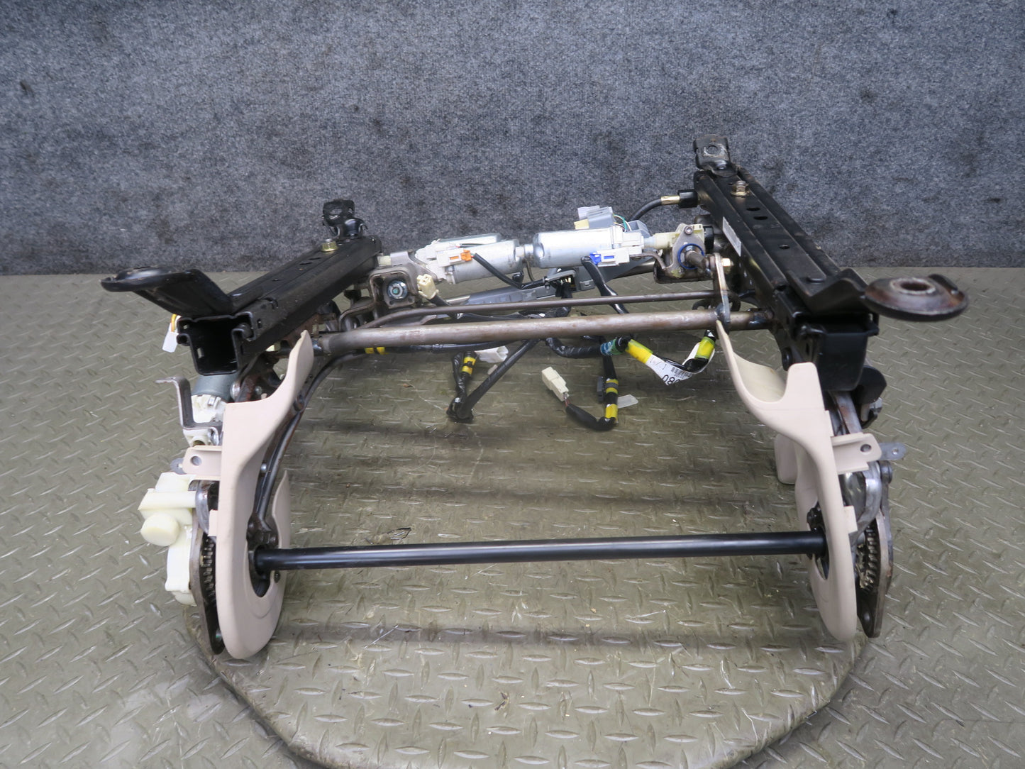 2003-2007 Lexus LX470 Front Right Passenger Side Lower Seat Track Frame W/ Motor