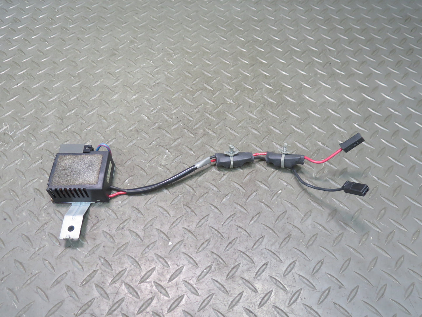 95-97 Nissan Gloria Cedric HY33 Audio Radio Antenna Amplifier OEM