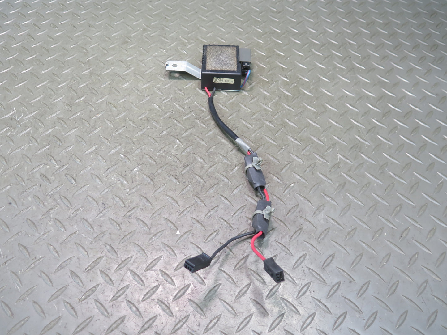 95-97 Nissan Gloria Cedric HY33 Audio Radio Antenna Amplifier OEM