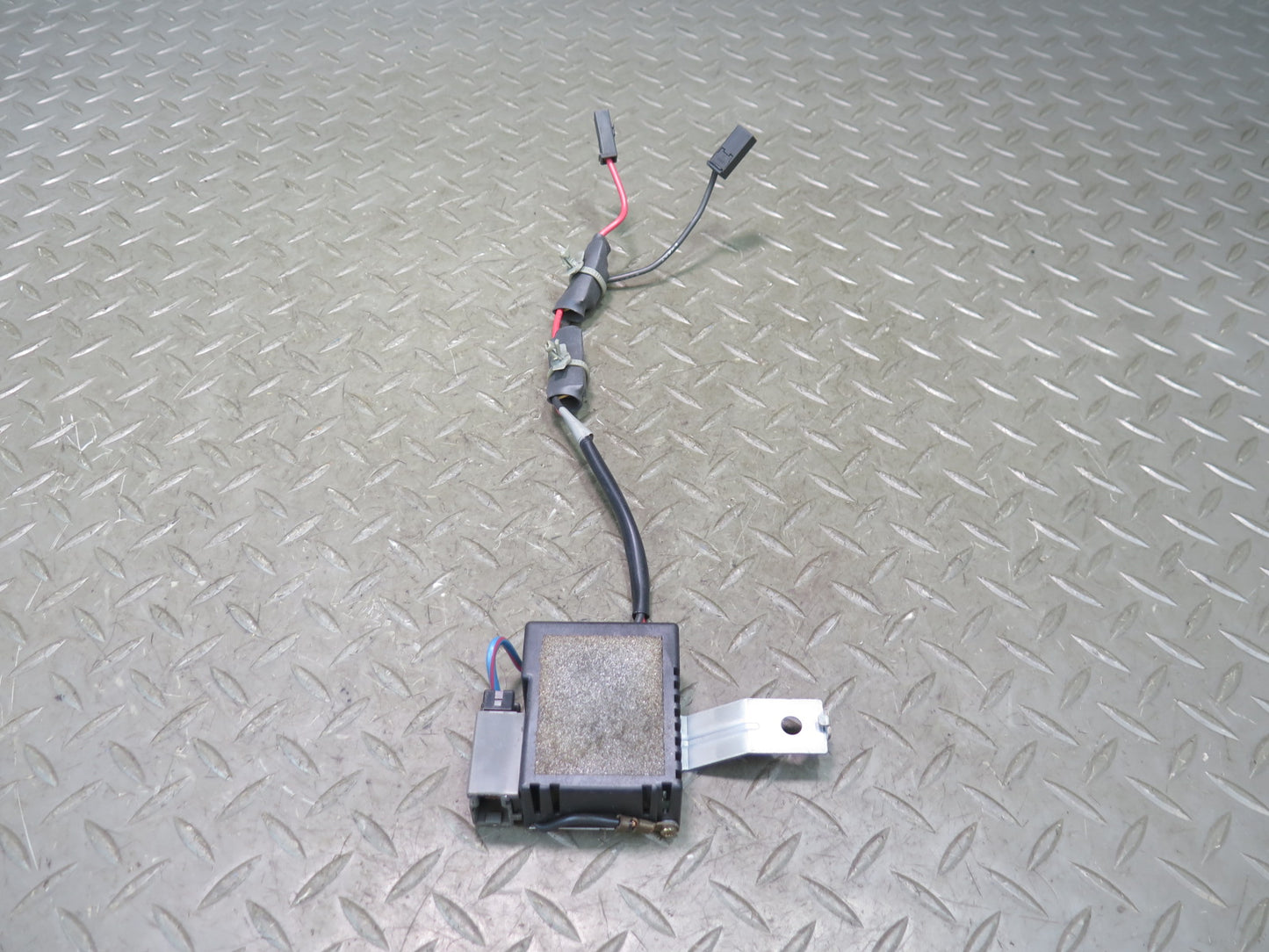 95-97 Nissan Gloria Cedric HY33 Audio Radio Antenna Amplifier OEM