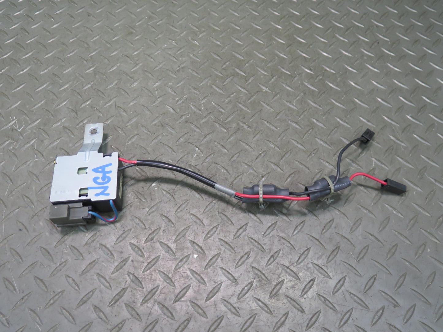 95-97 Nissan Gloria Cedric HY33 Audio Radio Antenna Amplifier OEM