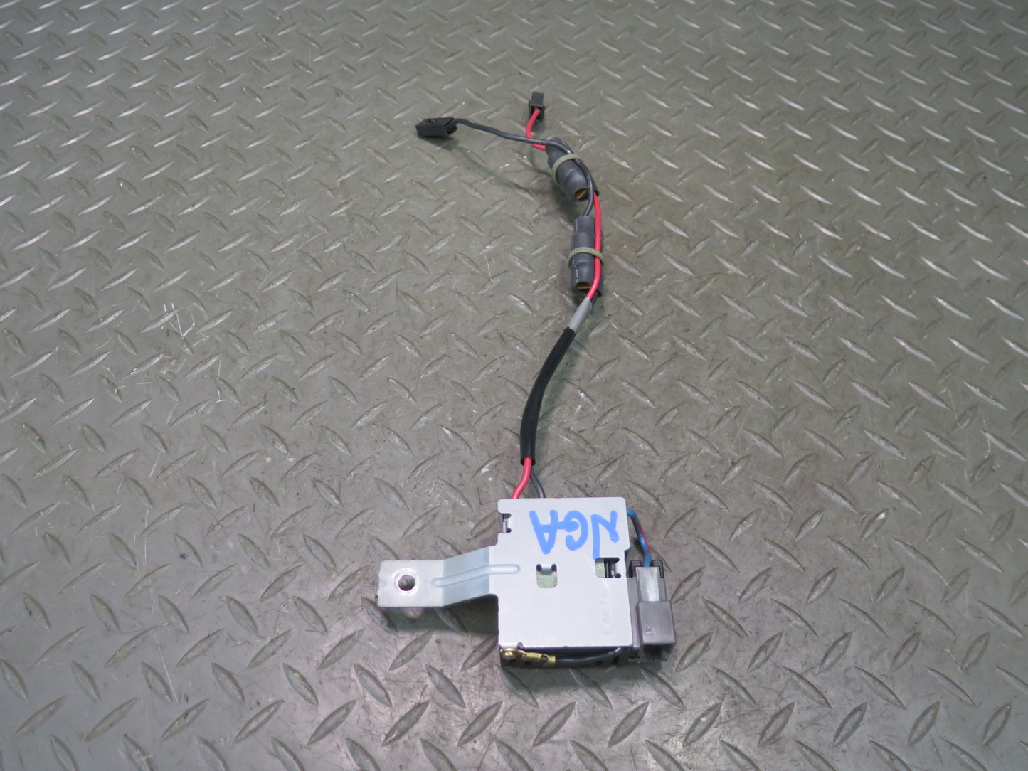 95-97 Nissan Gloria Cedric HY33 Audio Radio Antenna Amplifier OEM
