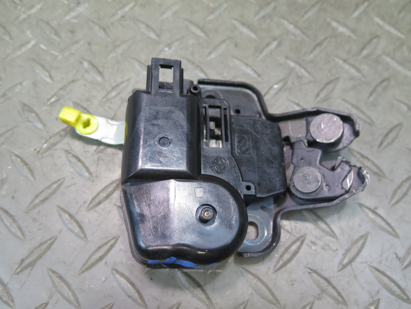 95-97 Nissan Gloria HY33 Rear Trunk Lock Latch Actuator & Latch Striker Set OEM