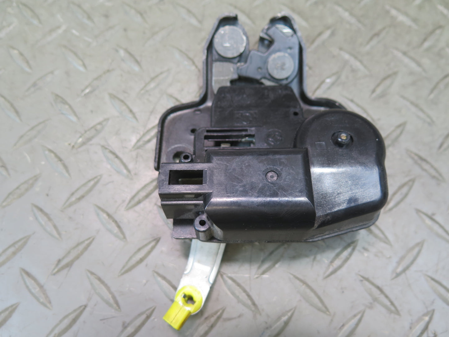 95-97 Nissan Gloria HY33 Rear Trunk Lock Latch Actuator & Latch Striker Set OEM