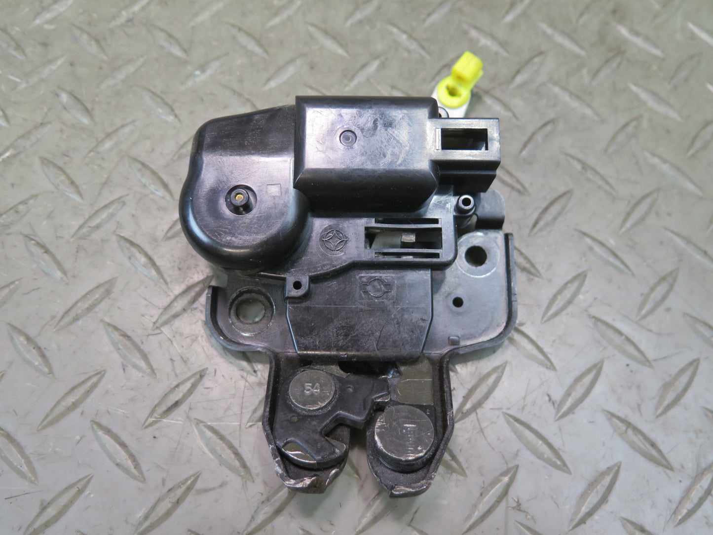 95-97 Nissan Gloria HY33 Rear Trunk Lock Latch Actuator & Latch Striker Set OEM