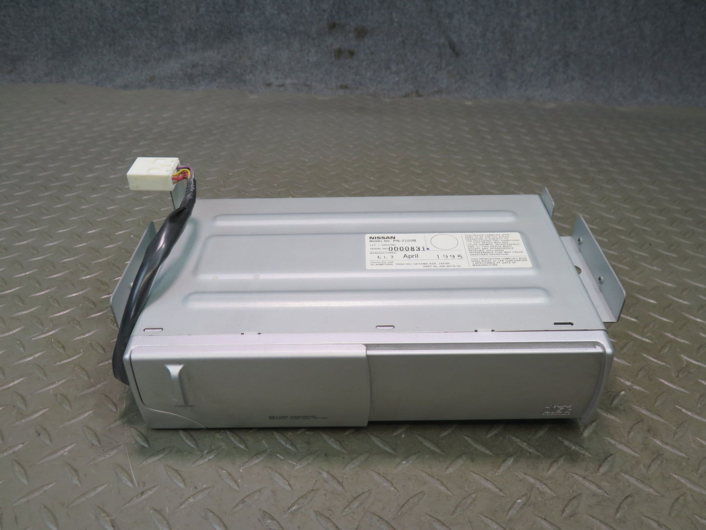 95-97 Nissan Gloria Cedric HY33 6 Disc CD Player Changer With Magazine OEM