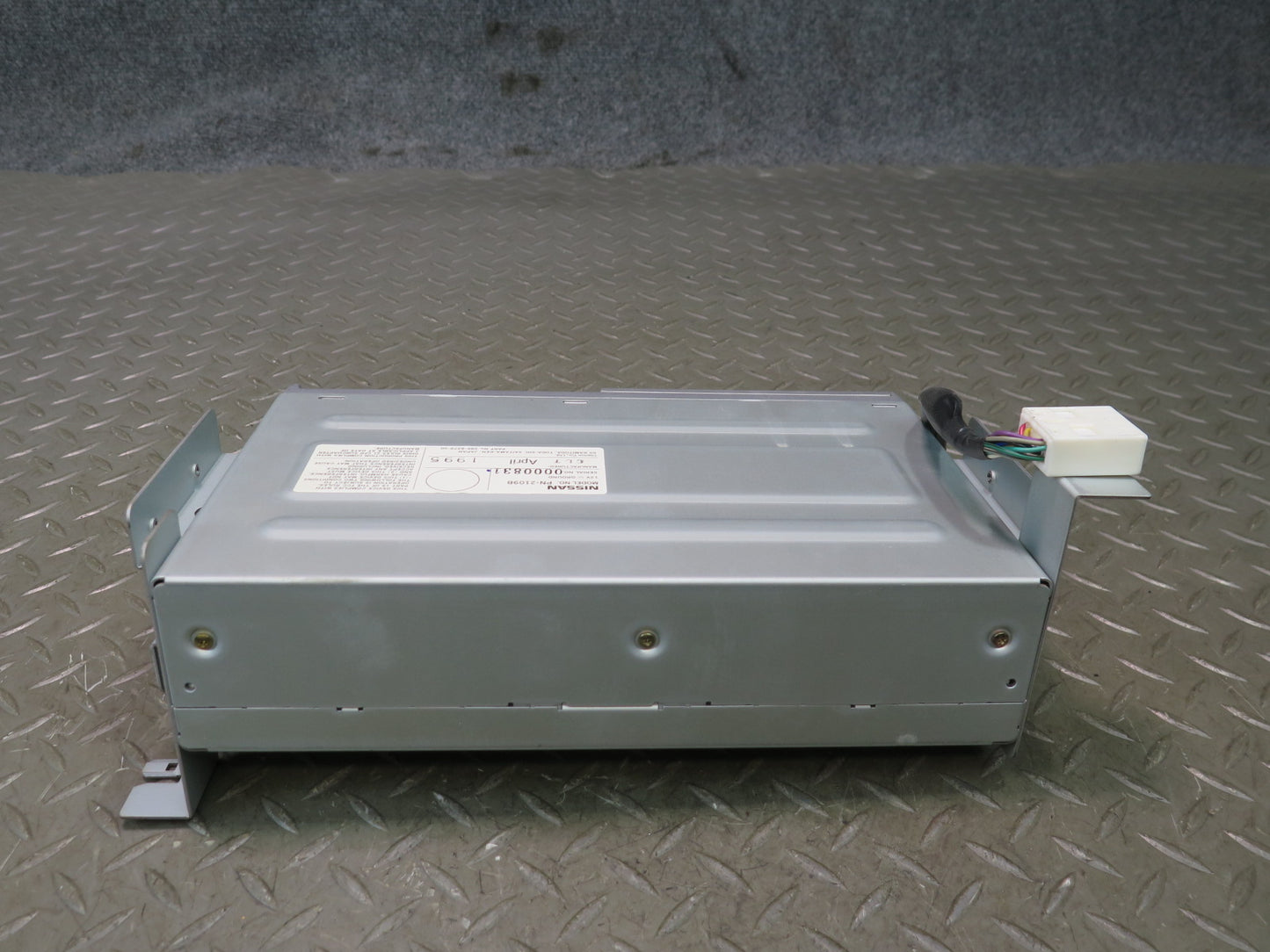 95-97 Nissan Gloria Cedric HY33 6 Disc CD Player Changer With Magazine OEM