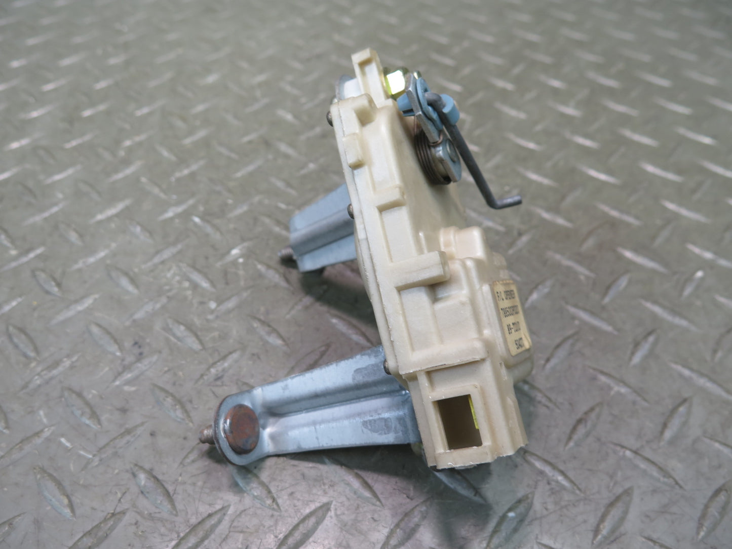 95-97 Nissan Gloria Cedric HY33 Fuel Lid Door Cover Actuator Motor OEM