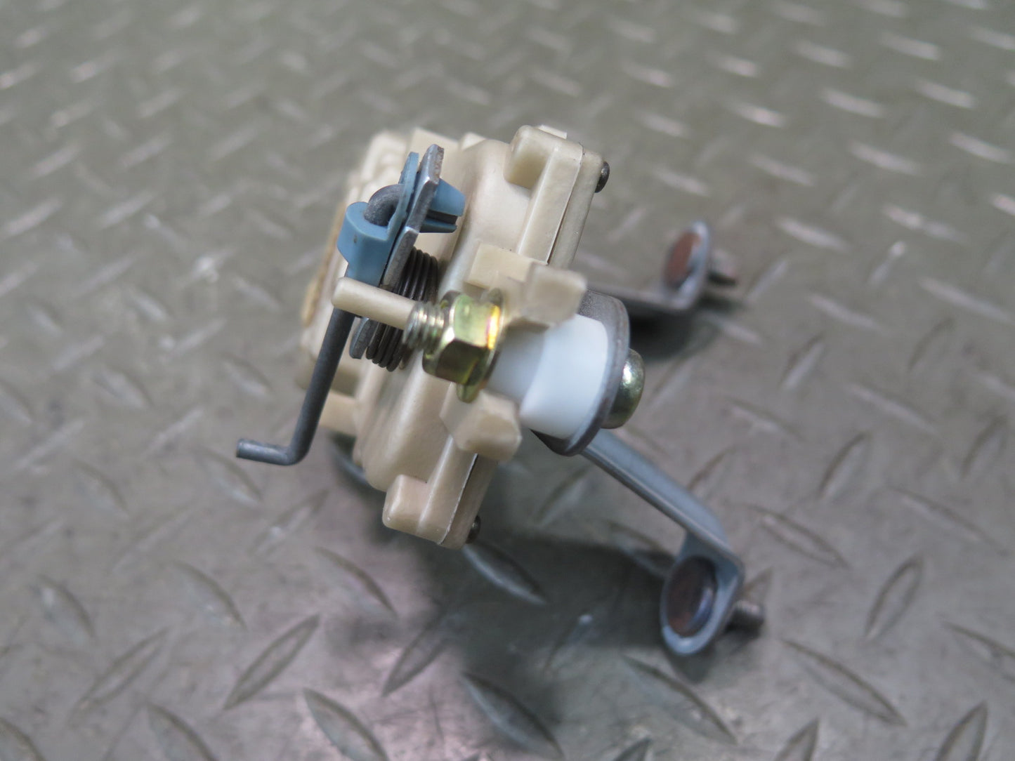 95-97 Nissan Gloria Cedric HY33 Fuel Lid Door Cover Actuator Motor OEM