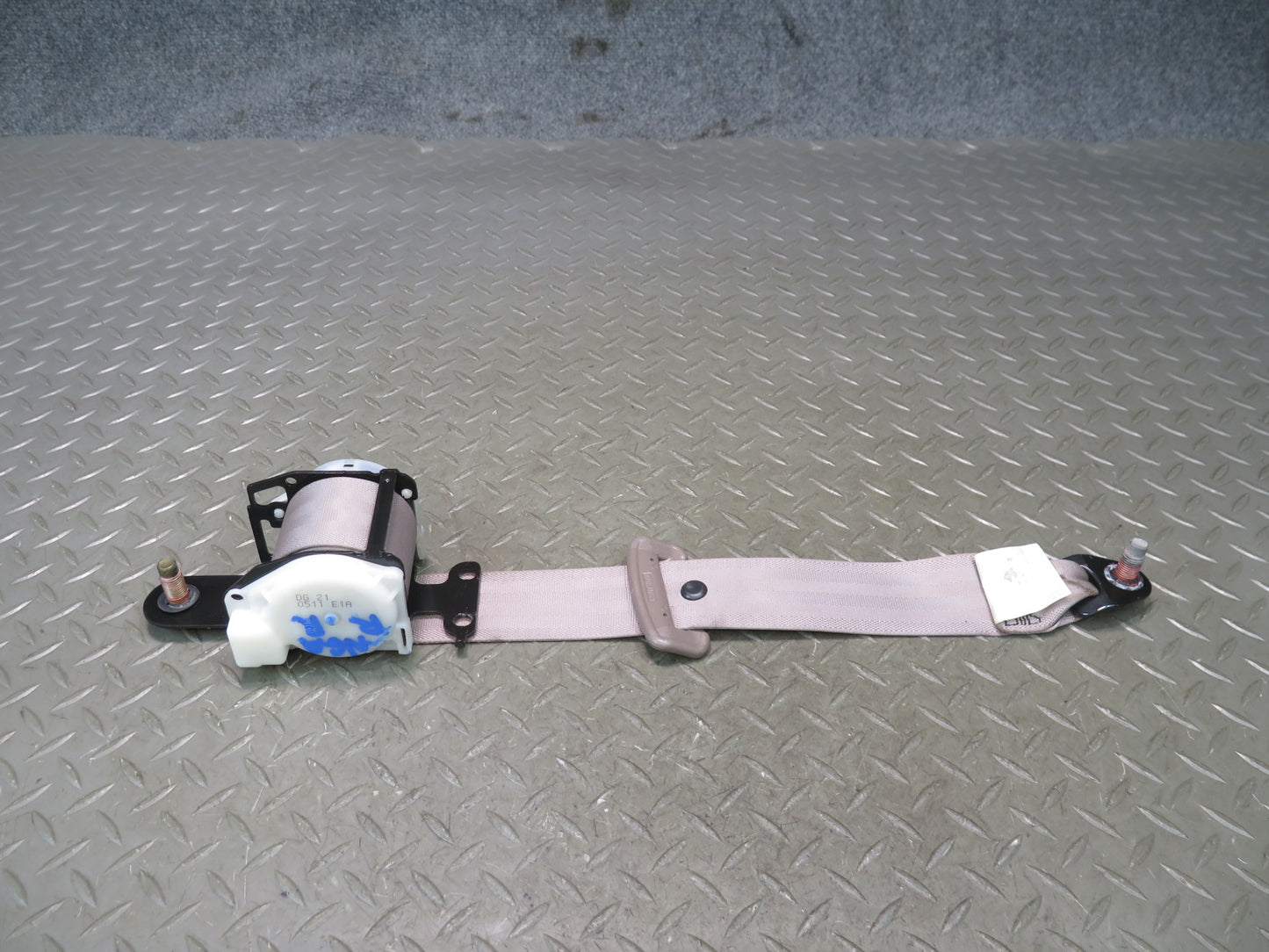 96-97 NISSAN GLORIA HY33 SET OF 2 FRONT LEFT & RIGHT SEATBELT RETRACTORS OEM