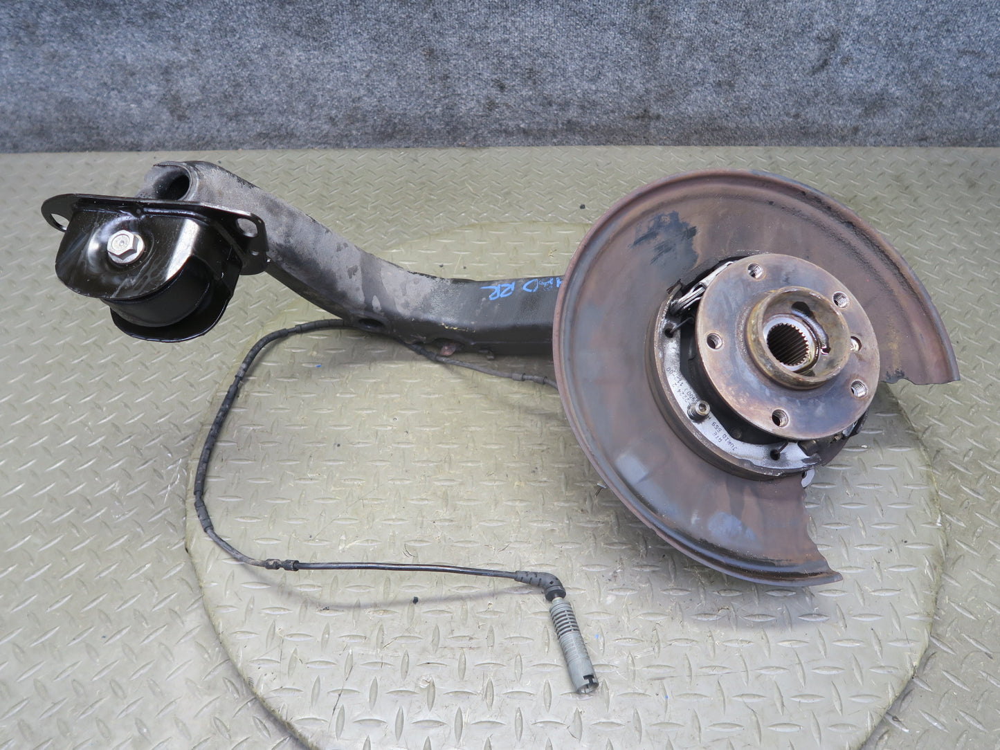 01-06 BMW E46 330ci RWD Rear Right Knuckle Wheel Hub Trailing Arm 119K Miles OEM