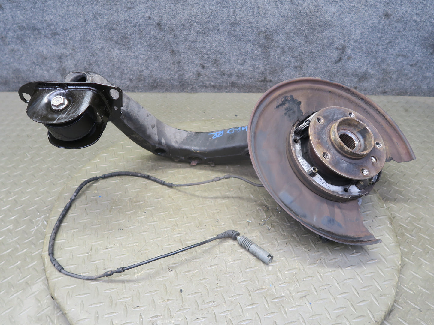 01-06 BMW E46 330ci RWD Rear Right Knuckle Wheel Hub Trailing Arm 119K Miles OEM