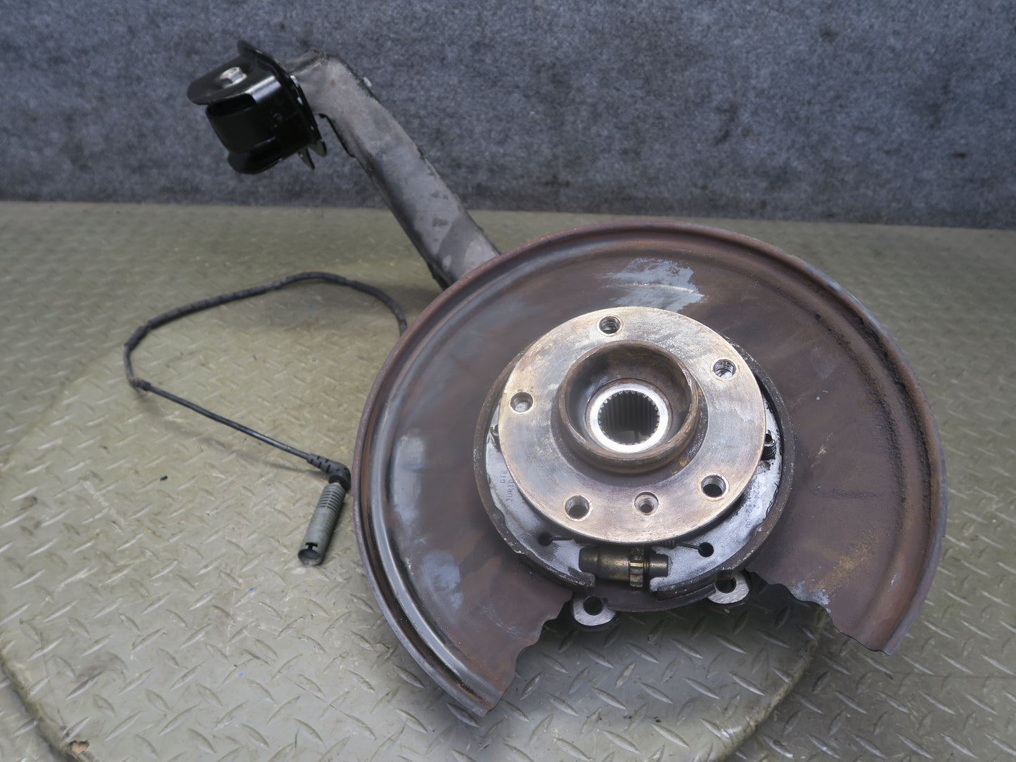 01-06 BMW E46 330ci RWD Rear Right Knuckle Wheel Hub Trailing Arm 119K Miles OEM