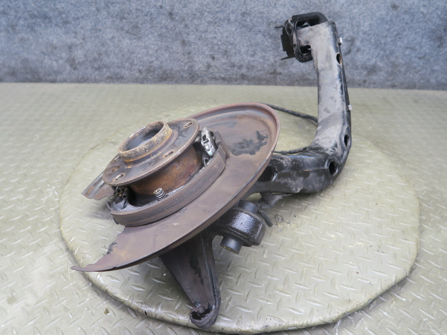 01-06 BMW E46 330ci RWD Rear Right Knuckle Wheel Hub Trailing Arm 119K Miles OEM