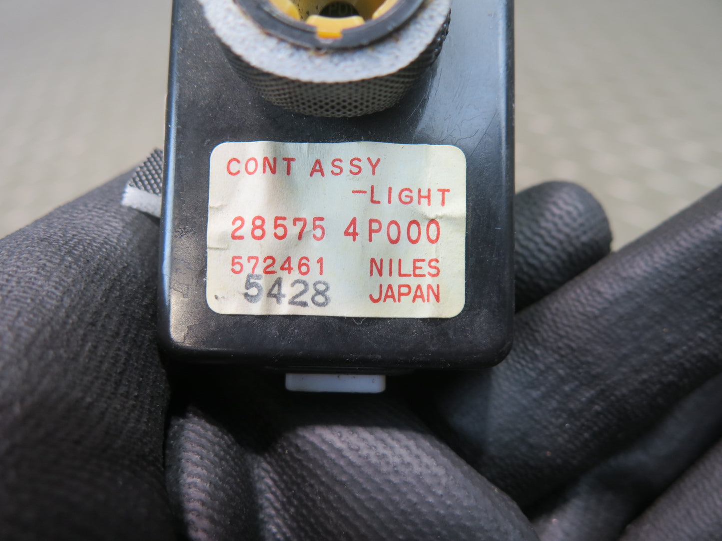 95-97 Nissan Gloria Cedric HY33 DAY Time Running Light Control Module OEM
