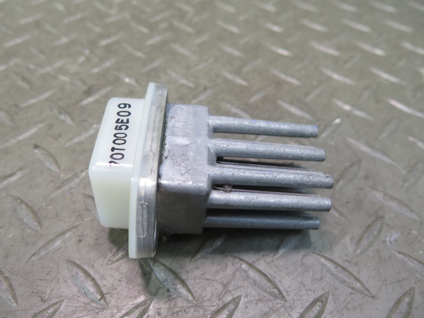 95-97 Nissan Gloria Cedric HY33 AC Heater Blower Motor Fan Resistor OEM
