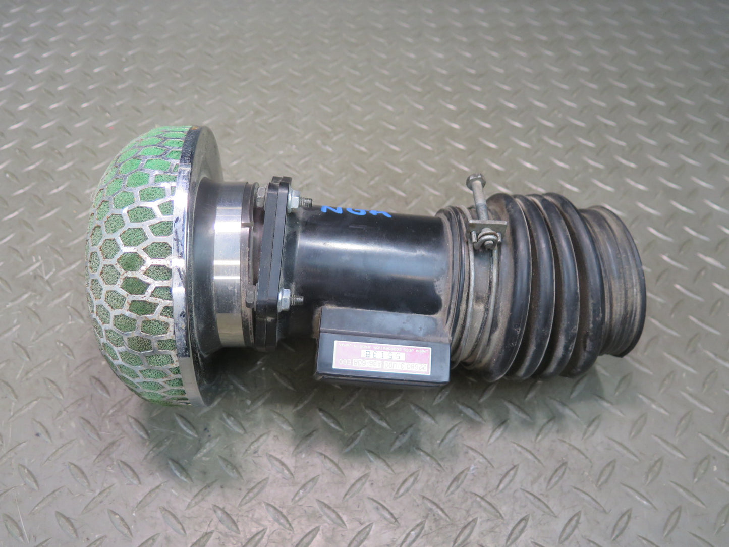 95-97 Nissan Gloria HY33 VQ30DET Air Intake Cleaner Filter w MAF Sensor OEM