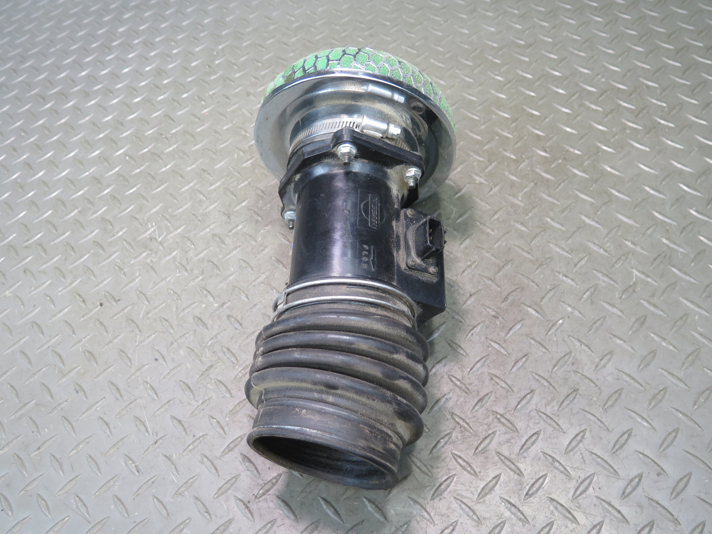 95-97 Nissan Gloria HY33 VQ30DET Air Intake Cleaner Filter w MAF Sensor OEM